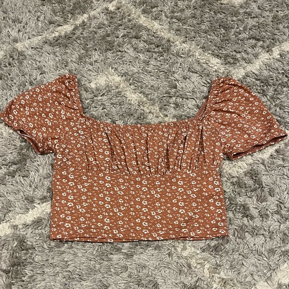 Women's/Teen - dressy crop top - looks amazing on! Size Small - Picture 4 of 5